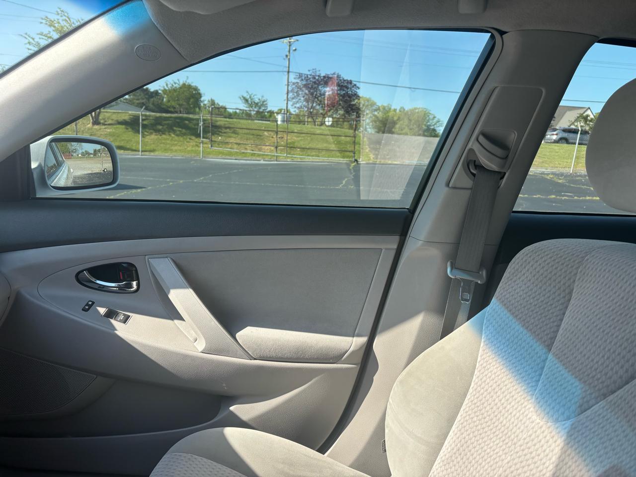 Toyota Camry Base 6-Spd AT 2011