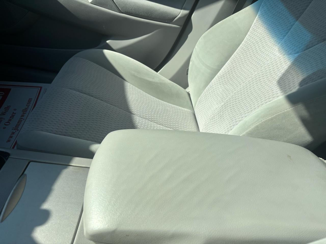 Toyota Camry Base 6-Spd AT 2011