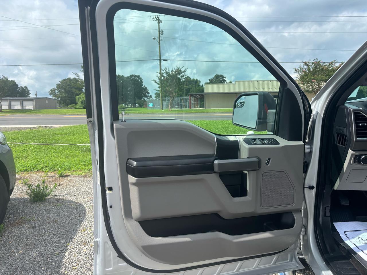 Ford F-150 2WD SuperCrew 145" XLT 2016