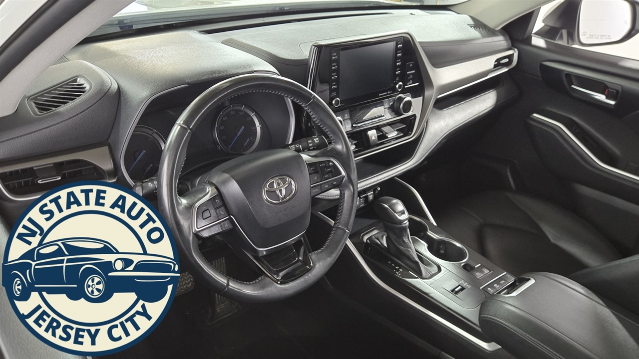 Toyota Highlander Hybrid XLE AWD 2020 Toyota Highlander Hybrid XLE AWD 2020