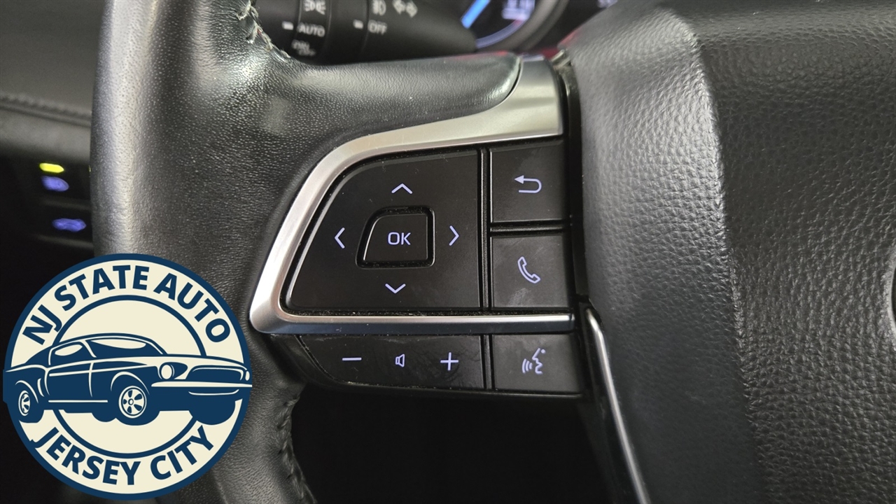 Toyota Highlander Hybrid XLE AWD 2020 Toyota Highlander Hybrid XLE AWD 2020