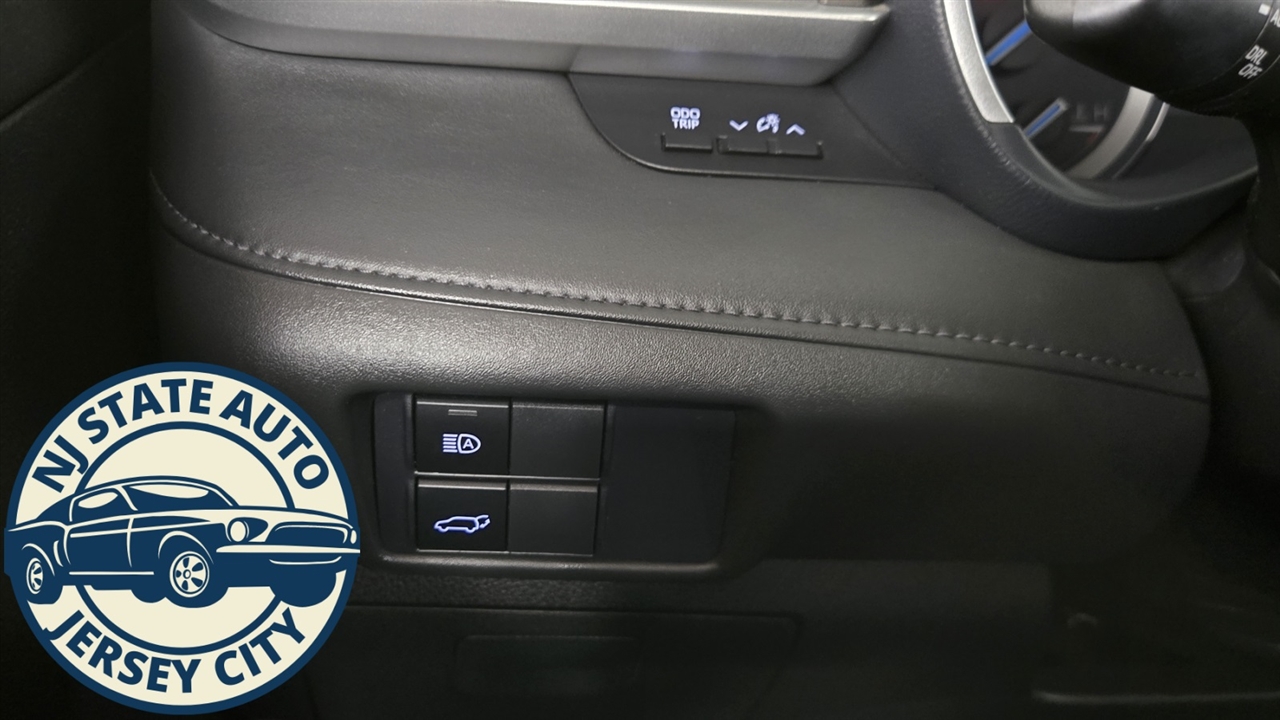 Toyota Highlander Hybrid XLE AWD 2020 Toyota Highlander Hybrid XLE AWD 2020