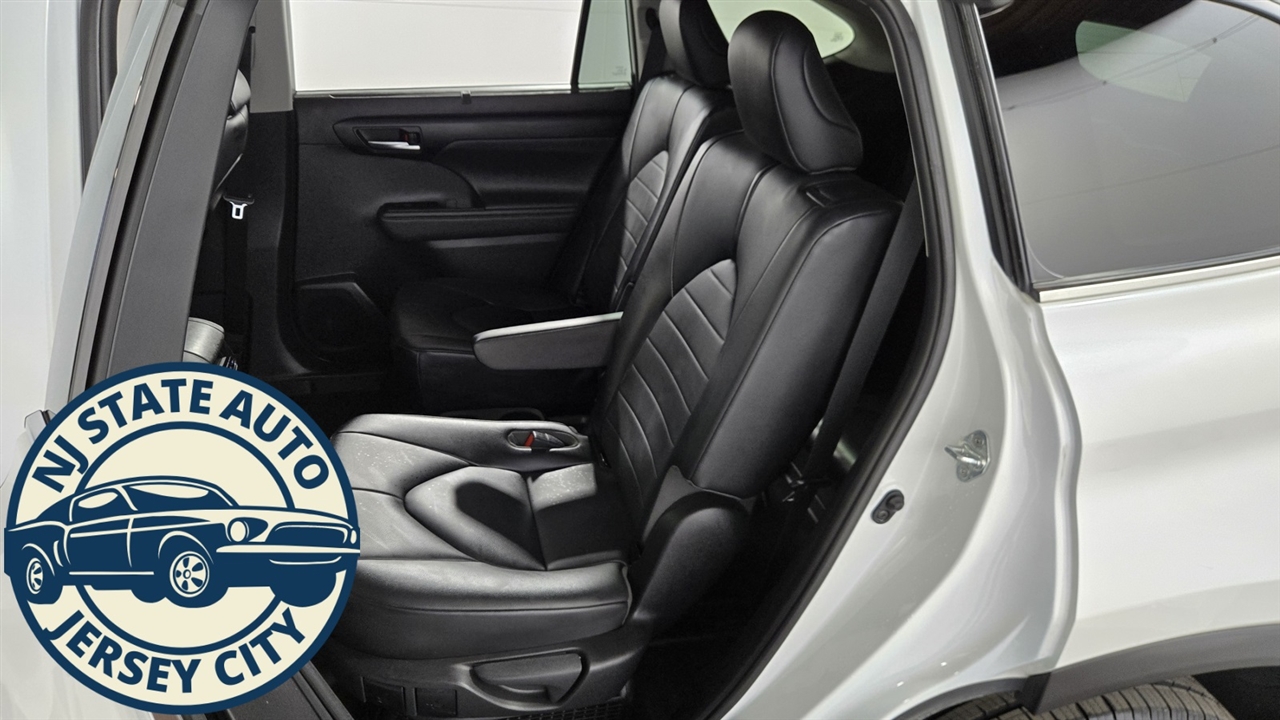 Toyota Highlander Hybrid XLE AWD 2020 Toyota Highlander Hybrid XLE AWD 2020