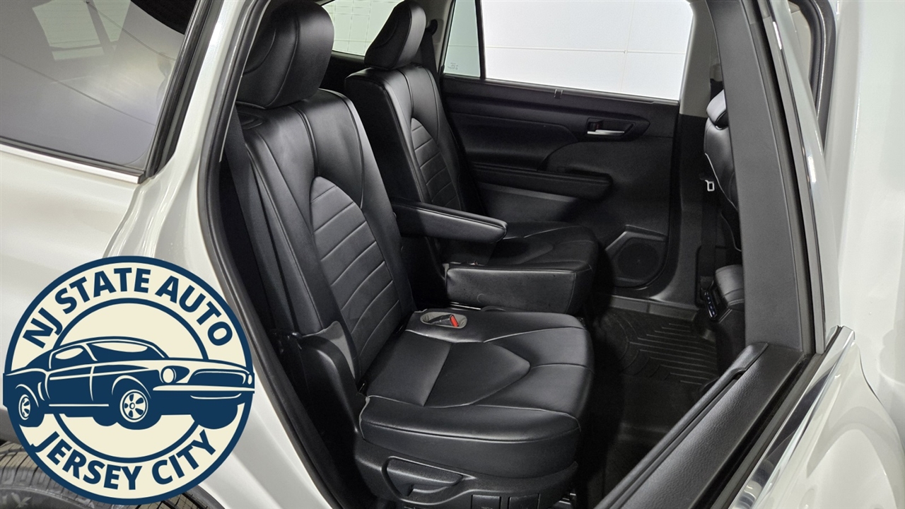 Toyota Highlander Hybrid XLE AWD 2020 Toyota Highlander Hybrid XLE AWD 2020