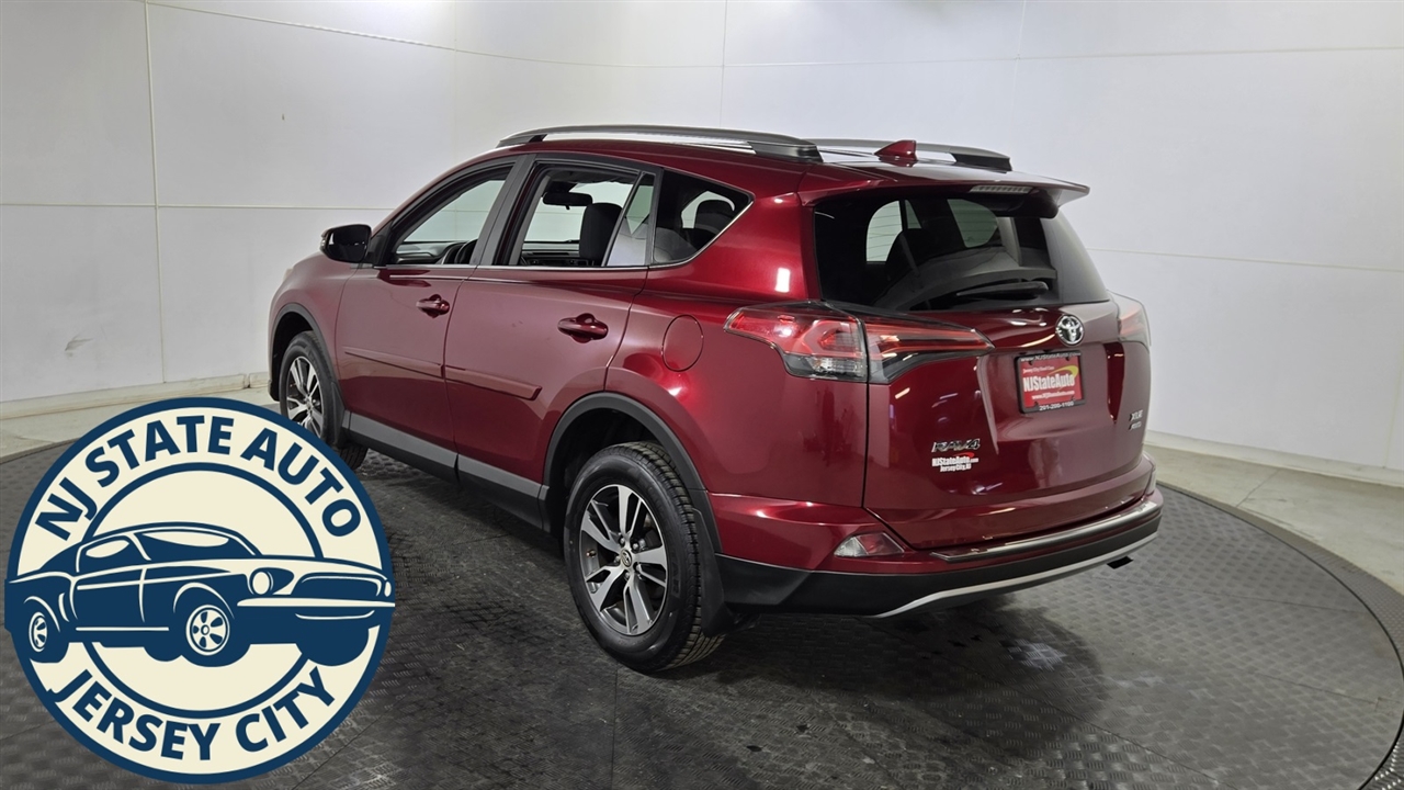 Toyota RAV4 XLE AWD 2018
