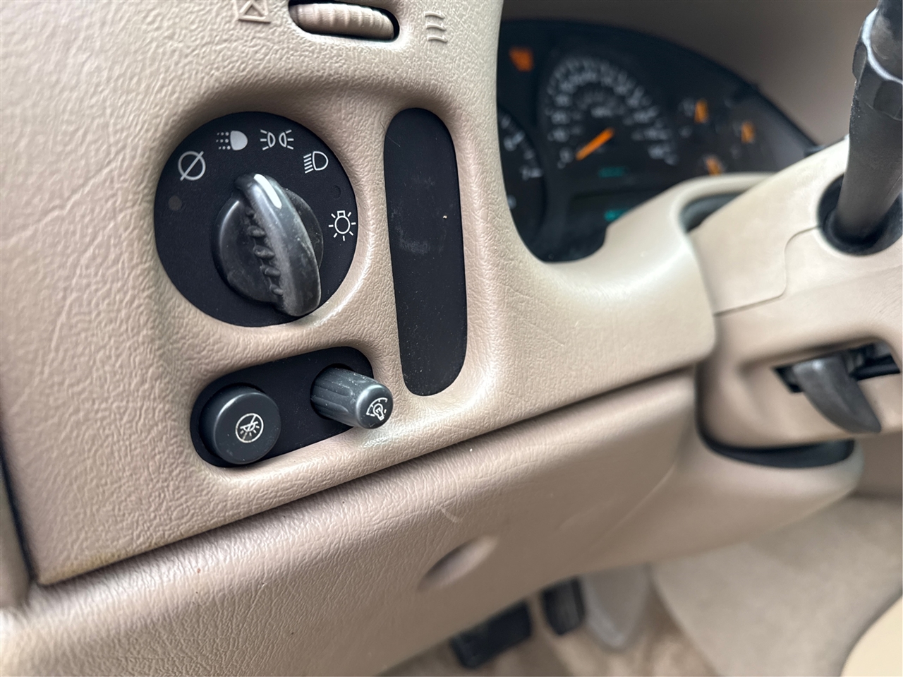 Chevrolet TrailBlazer LS 2WD 2004