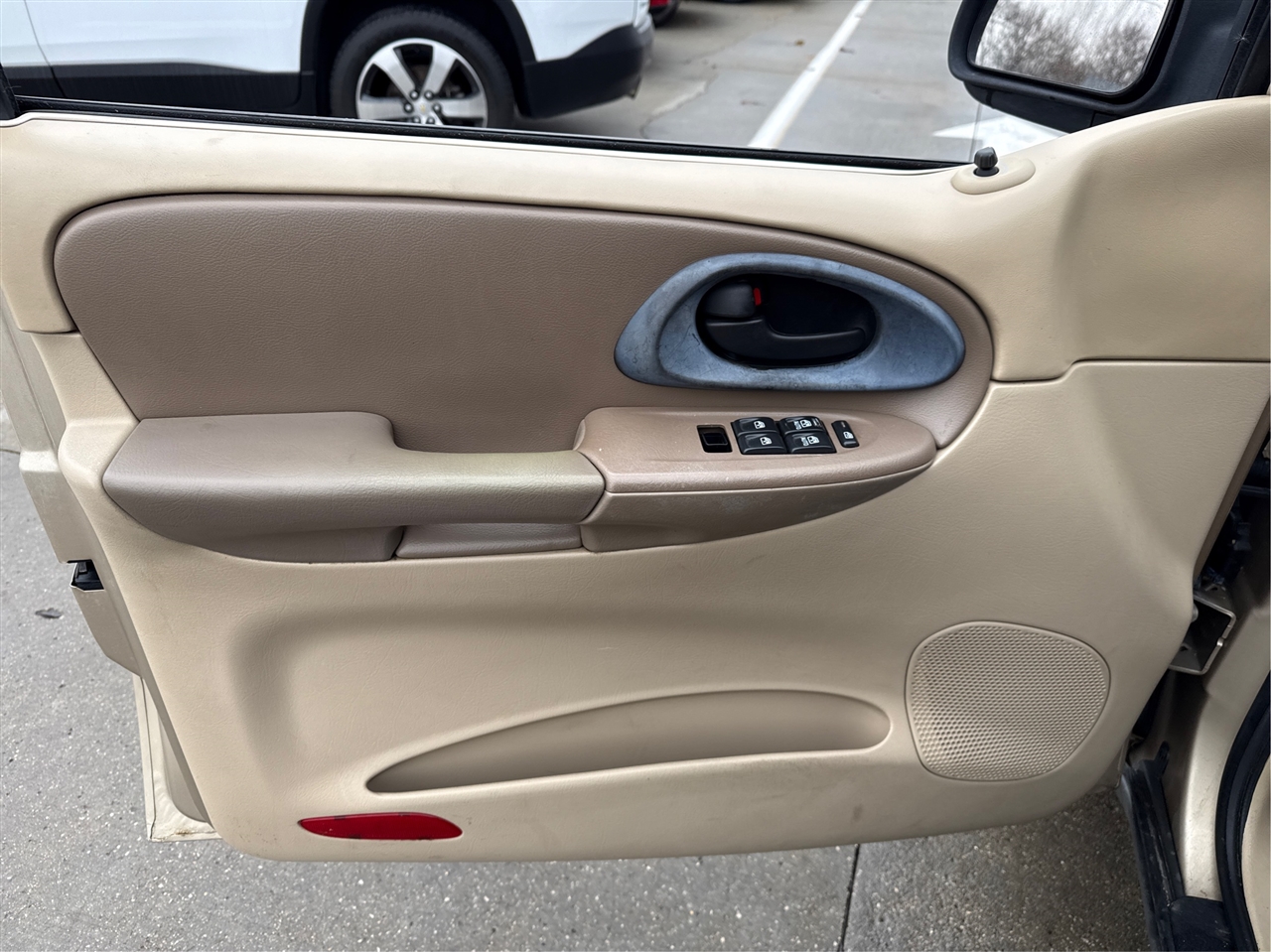 Chevrolet TrailBlazer LS 2WD 2004