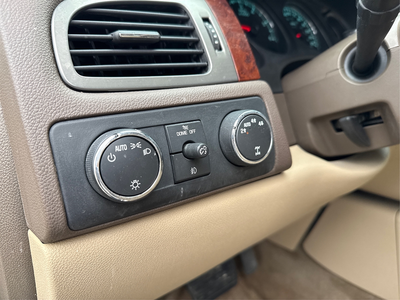 Chevrolet Avalanche LTZ 4WD 2010