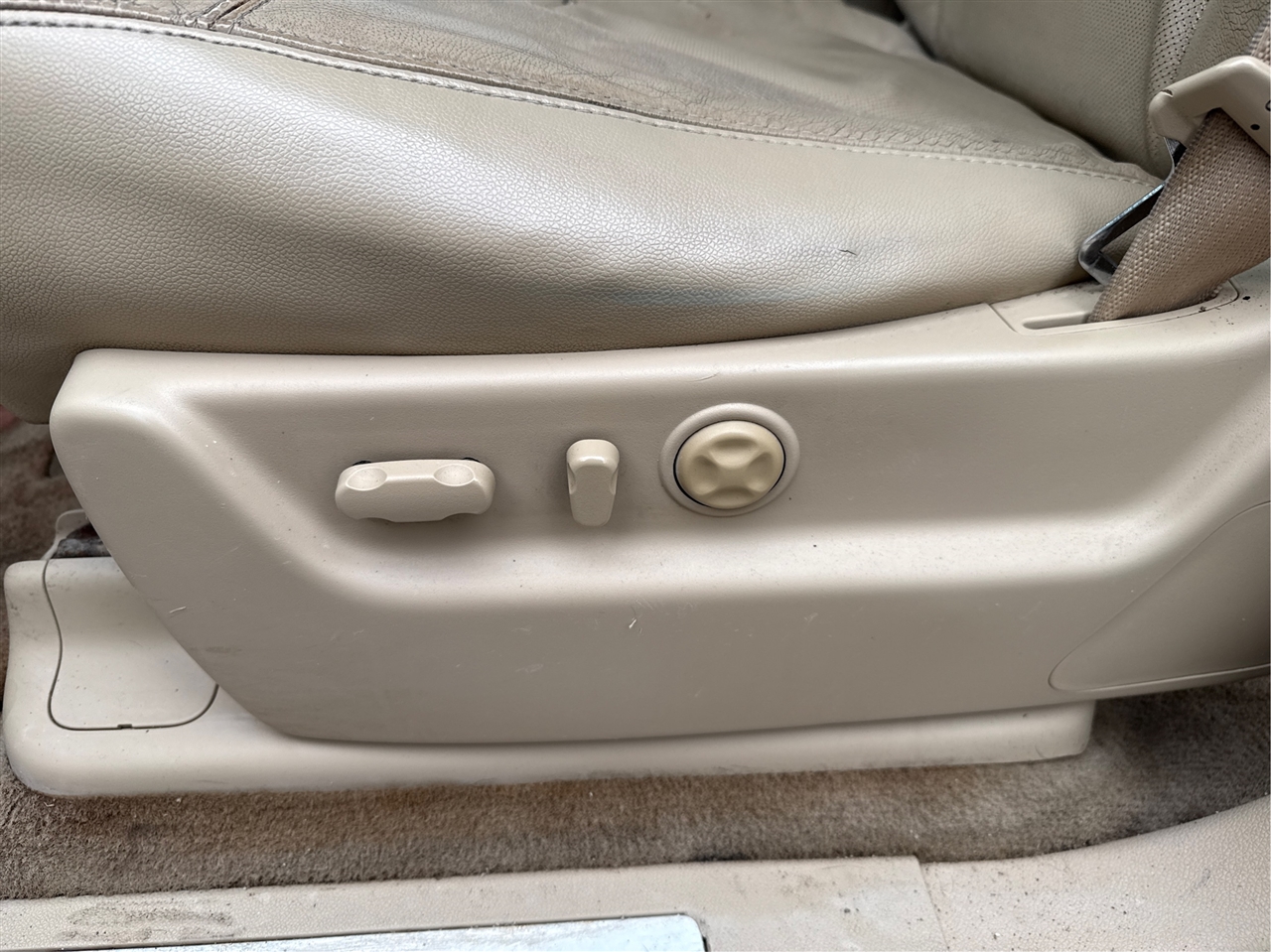 Chevrolet Avalanche LTZ 4WD 2010