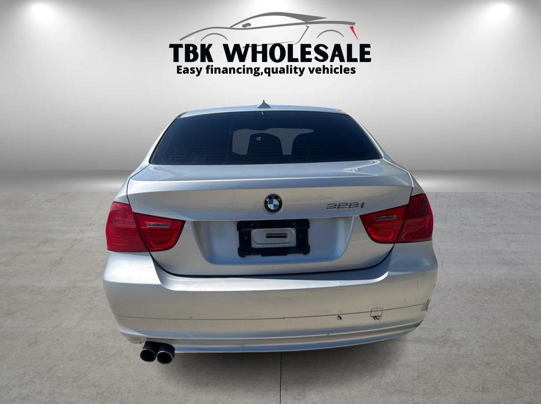 BMW 3-Series 328xi 2009