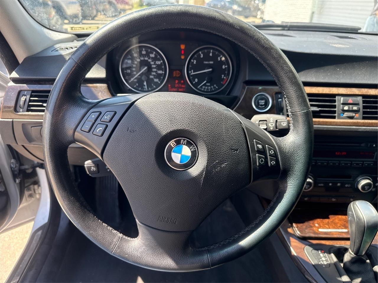 BMW 3-Series 328xi 2009