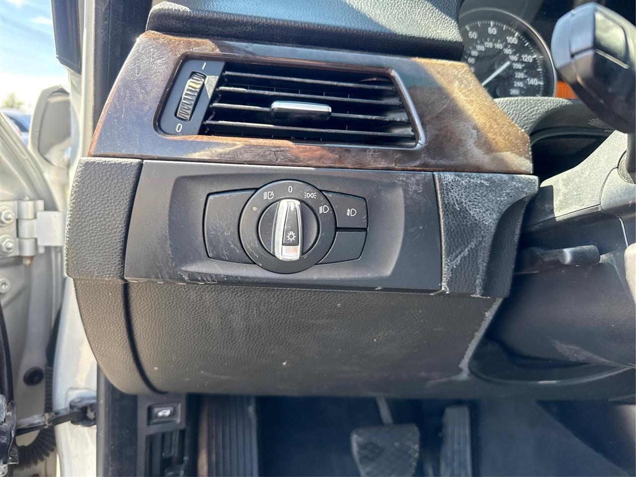 BMW 3-Series 328xi 2009