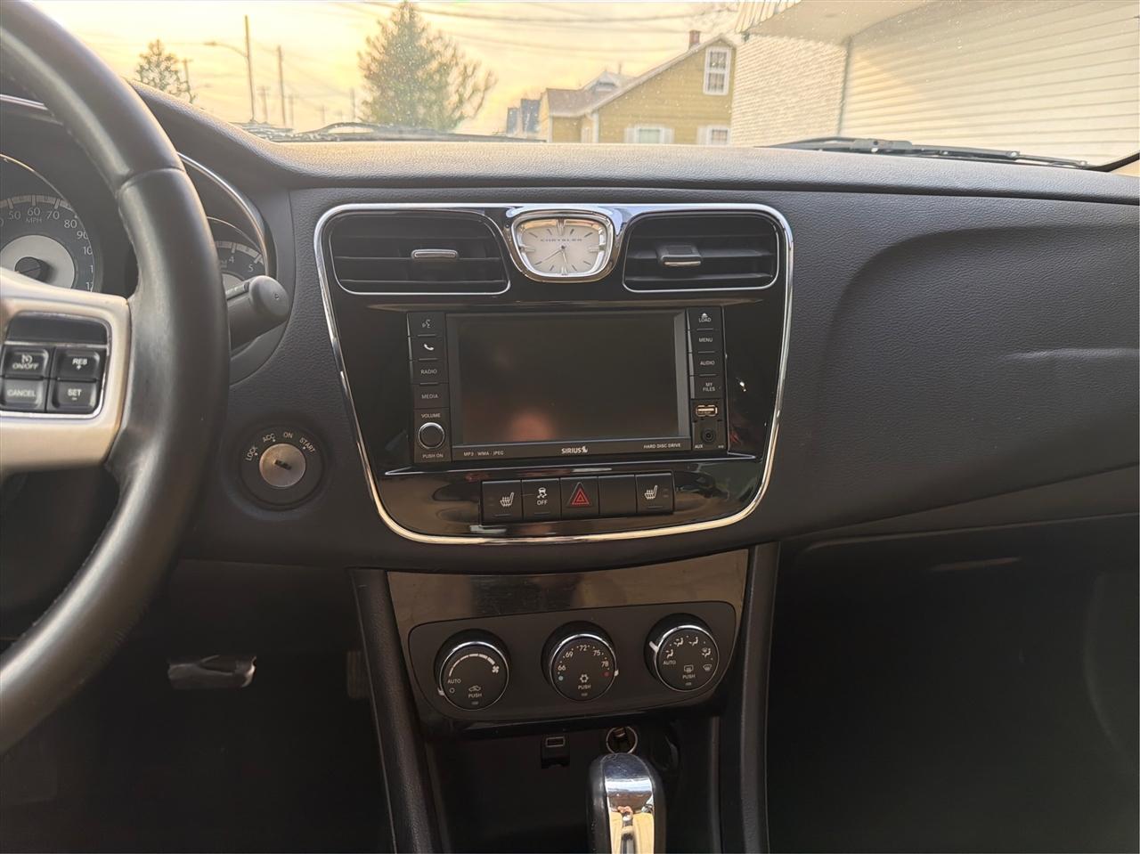 Chrysler 200 Limited 2011