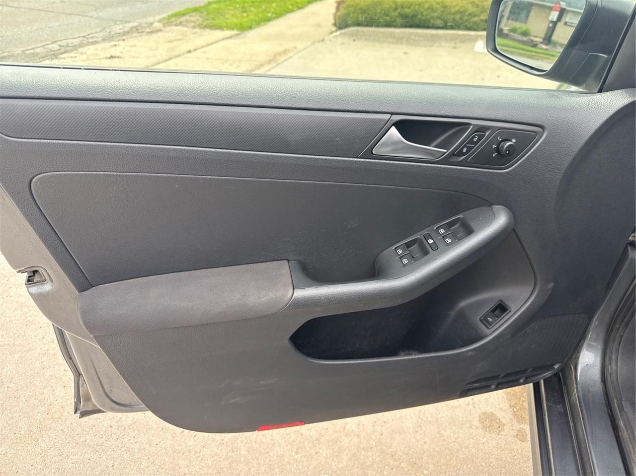 Volkswagen Jetta S 2012