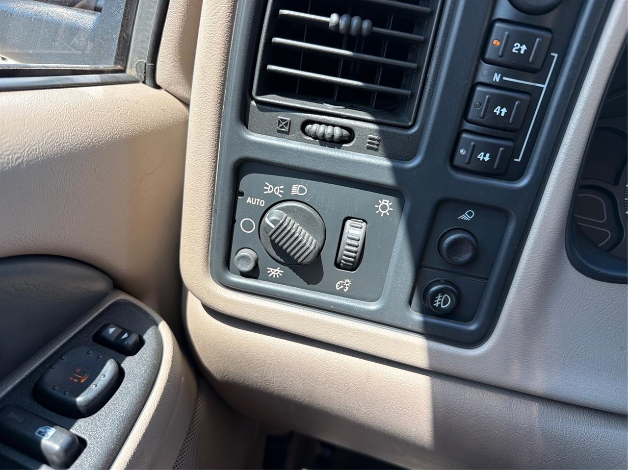 Chevrolet Avalanche 1500 4WD 2003