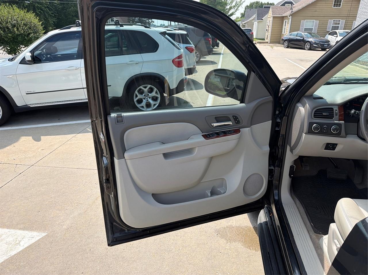 Chevrolet Tahoe LT 4WD 2011