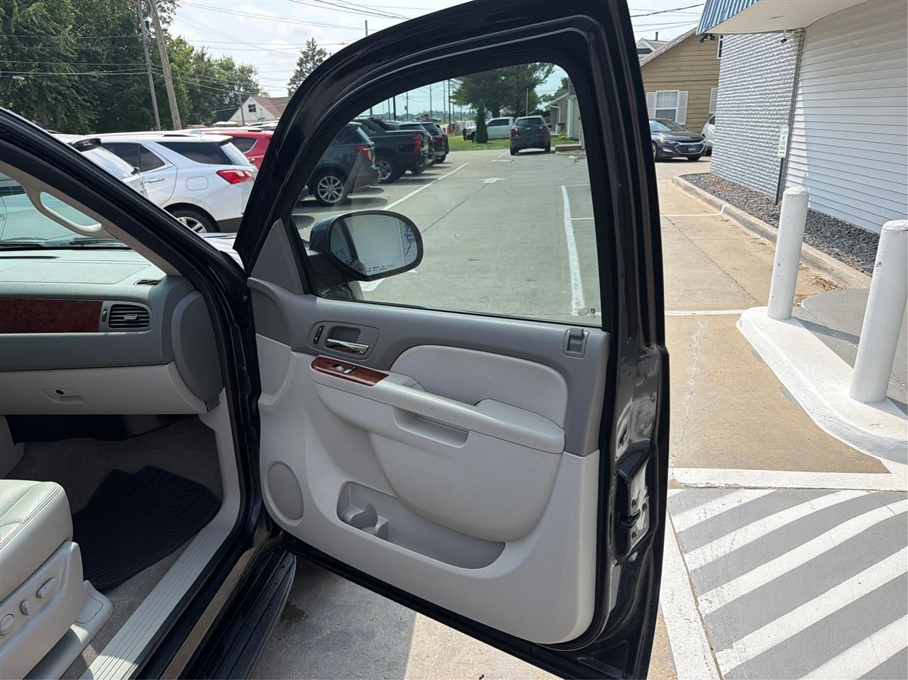 Chevrolet Tahoe LT 4WD 2011