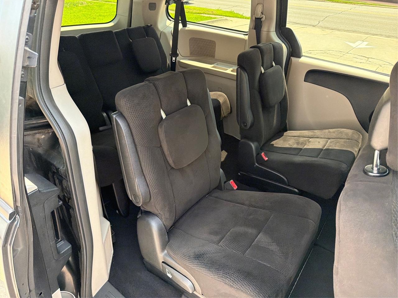 Dodge Grand Caravan SXT 2012