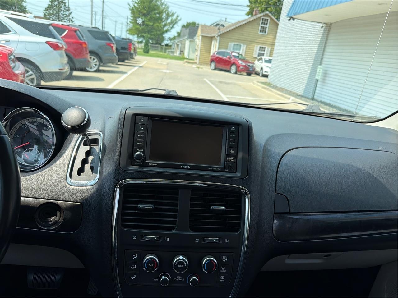 Dodge Grand Caravan SXT 2012