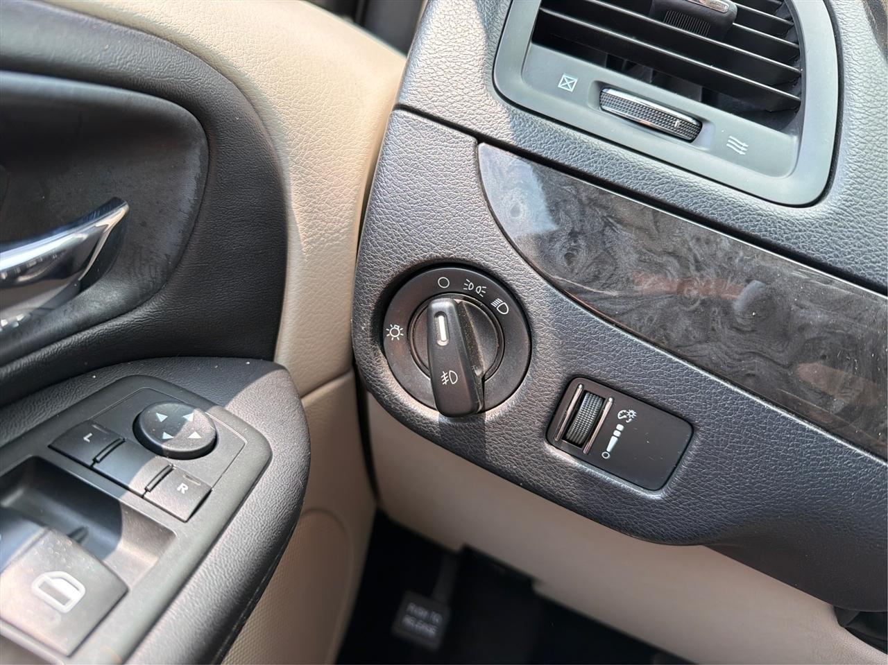 Dodge Grand Caravan SXT 2012