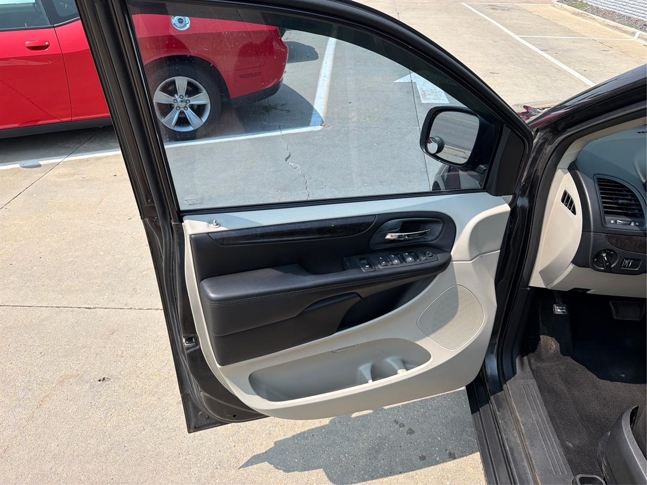 Dodge Grand Caravan SXT 2012
