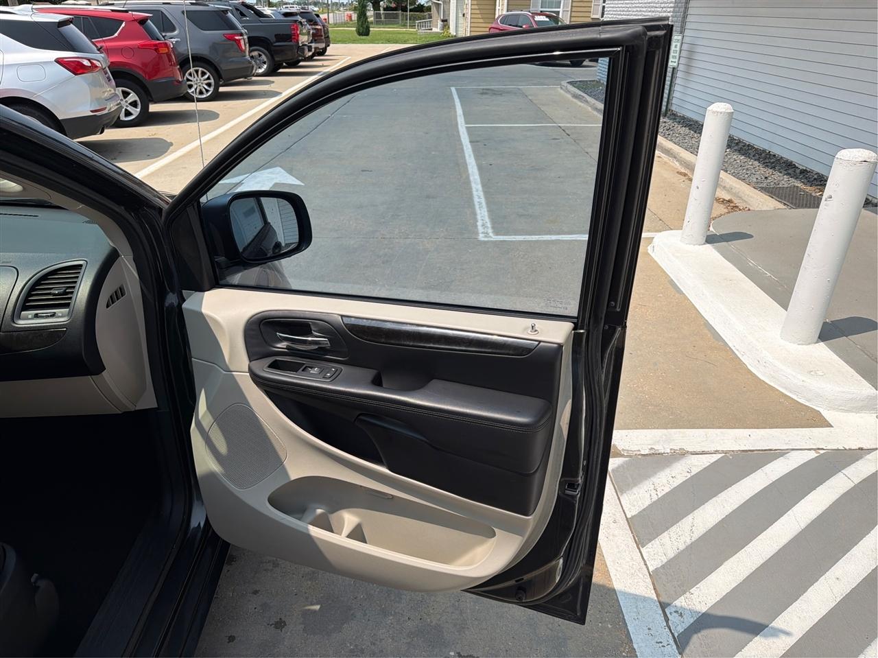 Dodge Grand Caravan SXT 2012