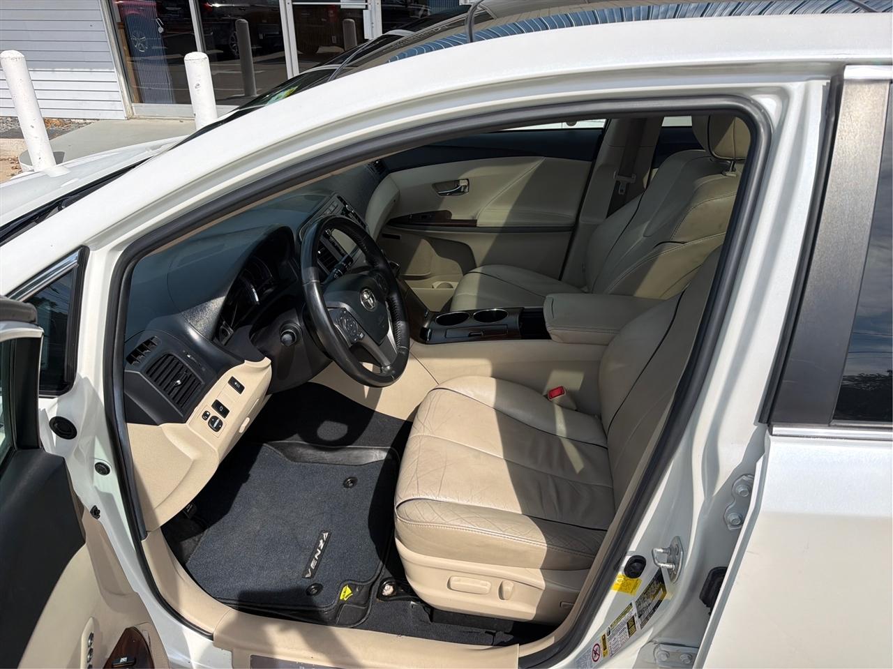 Toyota Venza XLE I4 AWD 2013