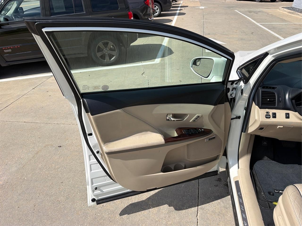 Toyota Venza XLE I4 AWD 2013
