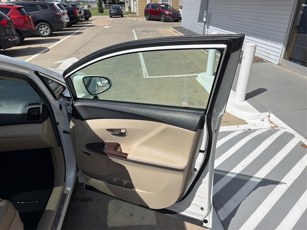 Toyota Venza XLE I4 AWD 2013