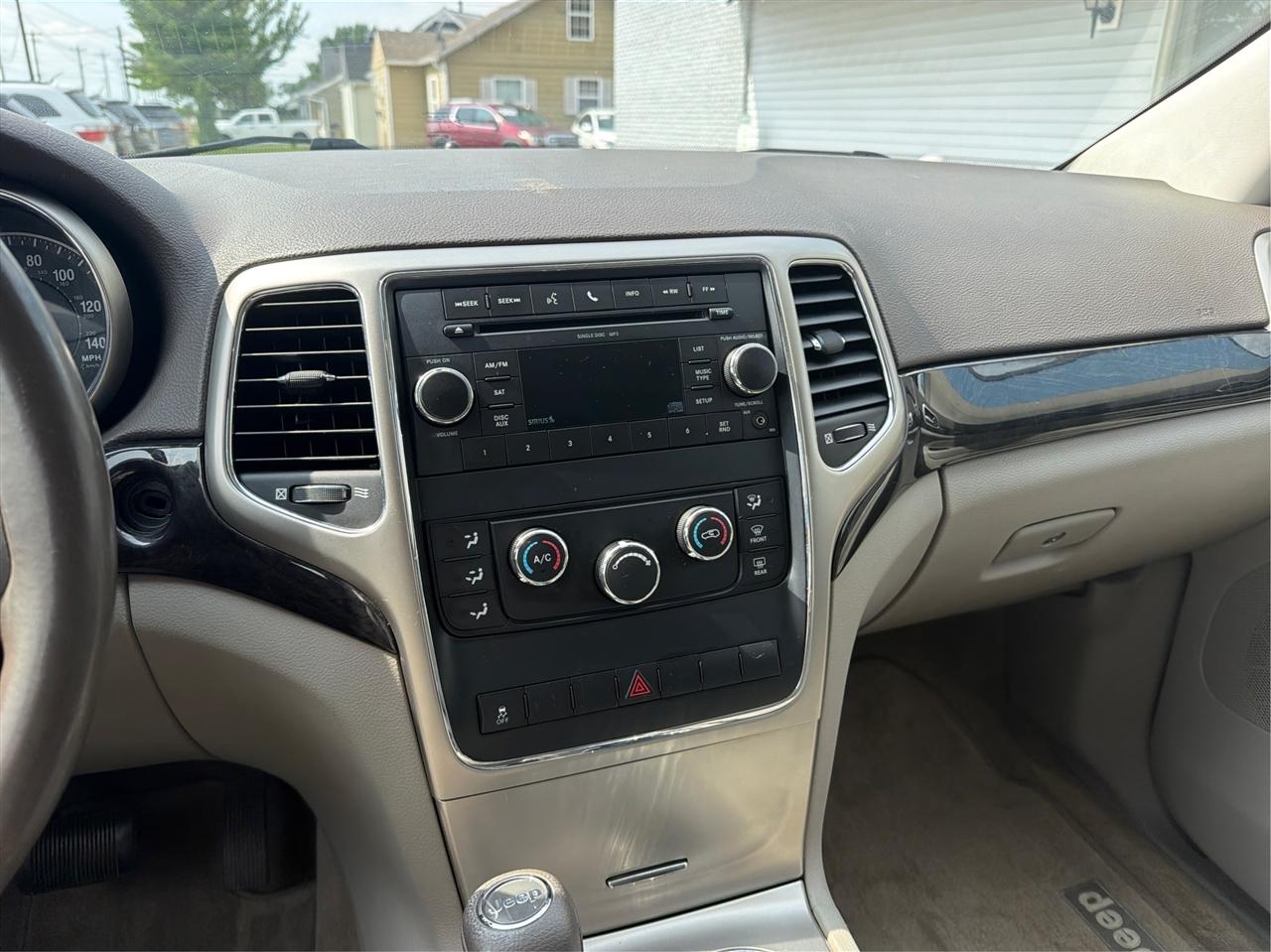 Jeep Grand Cherokee Laredo 4WD 2011