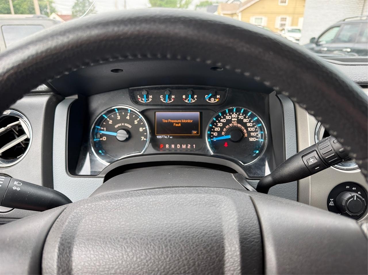 Ford F-150 XL SuperCrew 5.5-ft. Bed 4WD 2014