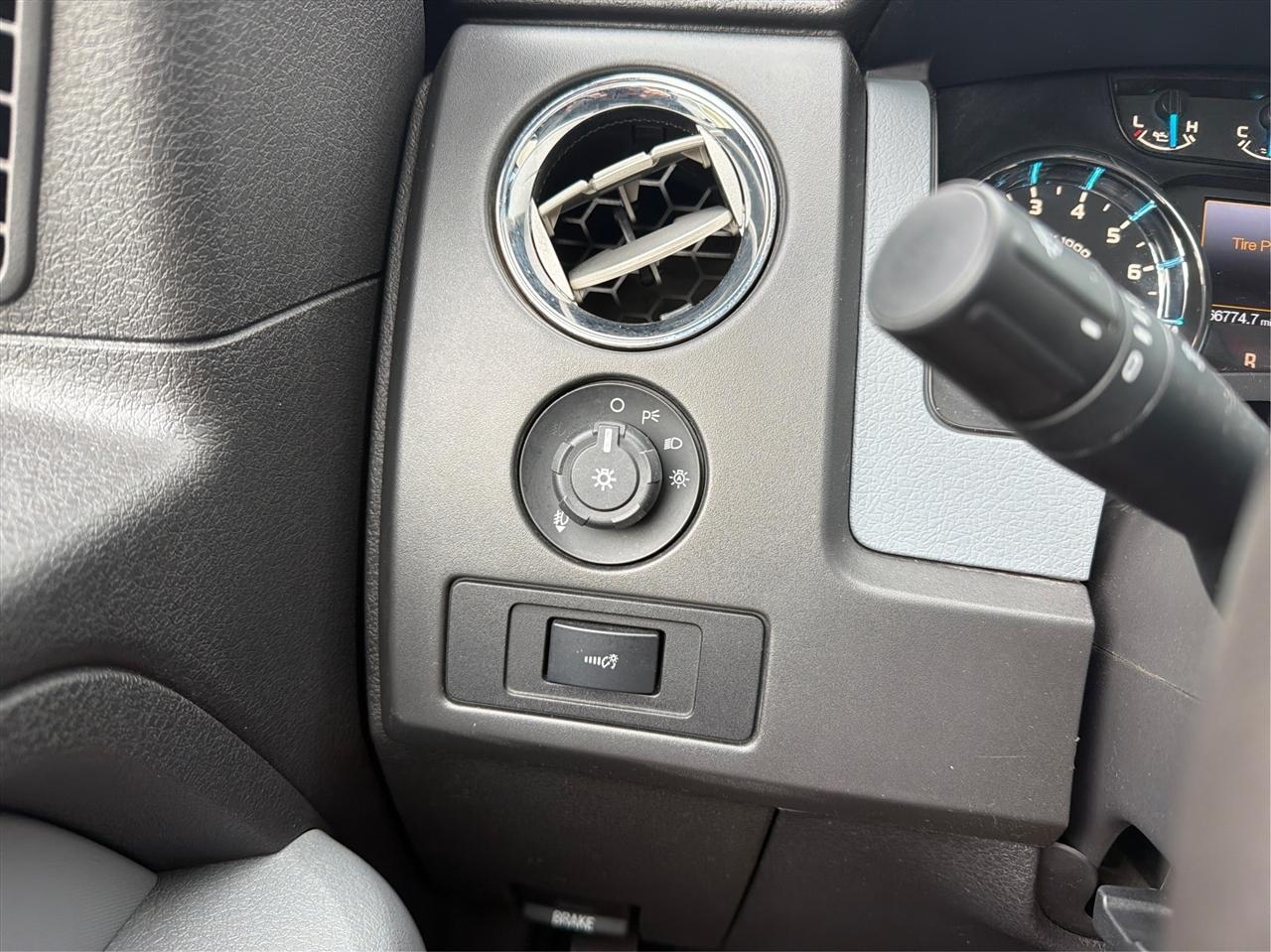 Ford F-150 XL SuperCrew 5.5-ft. Bed 4WD 2014