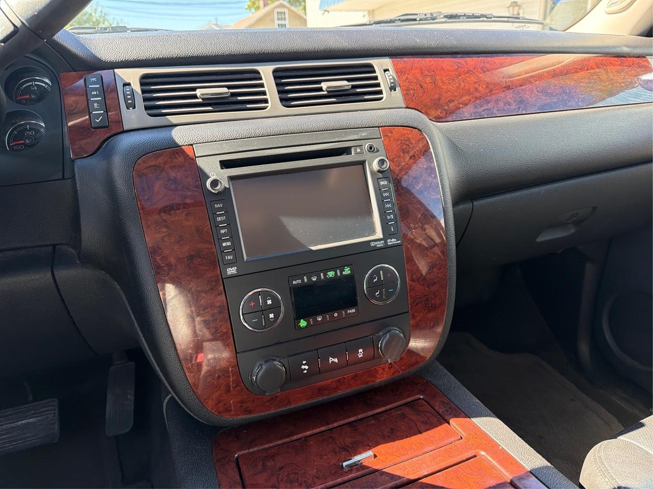 Chevrolet Suburban LTZ 1500 4WD 2013