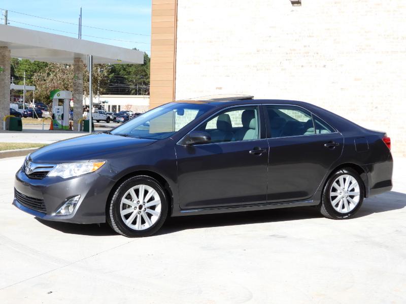 Toyota Camry XLE 4D Sedan 2012 Toyota Camry XLE 4D Sedan 2012