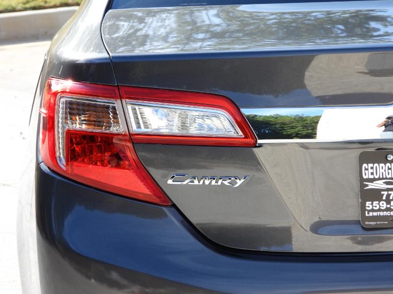 Toyota Camry XLE 4D Sedan 2012 Toyota Camry XLE 4D Sedan 2012