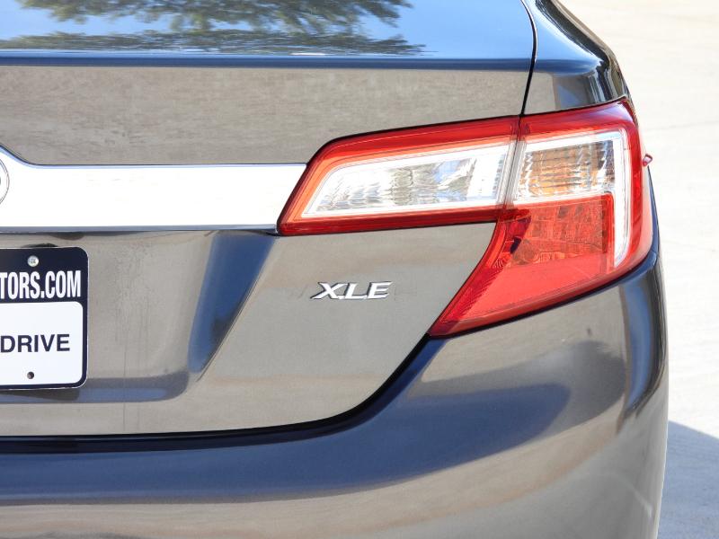Toyota Camry XLE 4D Sedan 2012 Toyota Camry XLE 4D Sedan 2012
