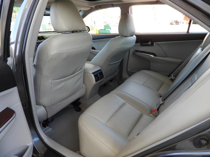 Toyota Camry XLE 4D Sedan 2012 Toyota Camry XLE 4D Sedan 2012