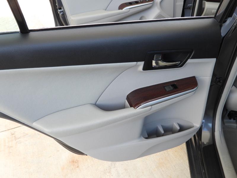 Toyota Camry XLE 4D Sedan 2012 Toyota Camry XLE 4D Sedan 2012