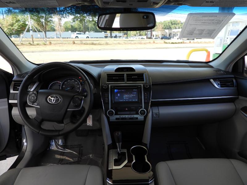 Toyota Camry XLE 4D Sedan 2012 Toyota Camry XLE 4D Sedan 2012