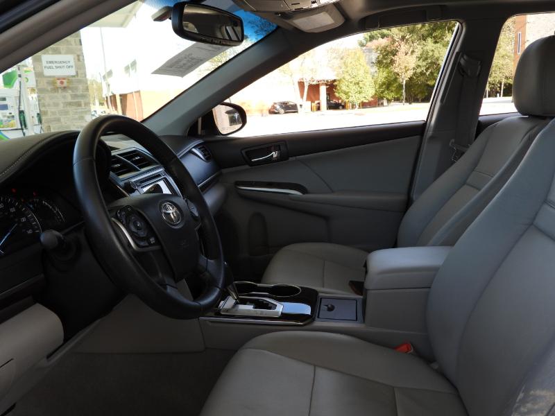 Toyota Camry XLE 4D Sedan 2012 Toyota Camry XLE 4D Sedan 2012