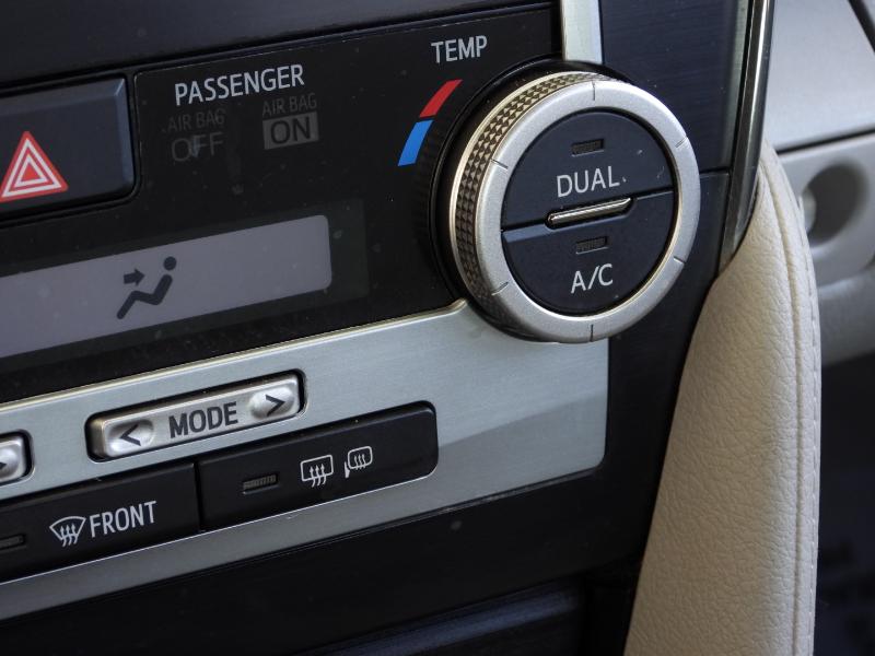 Toyota Camry XLE 4D Sedan 2012 Toyota Camry XLE 4D Sedan 2012