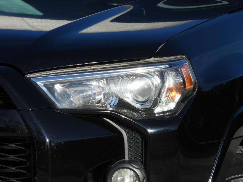 2018 Toyota 4Runner SR5 Premium 4WD photo 3