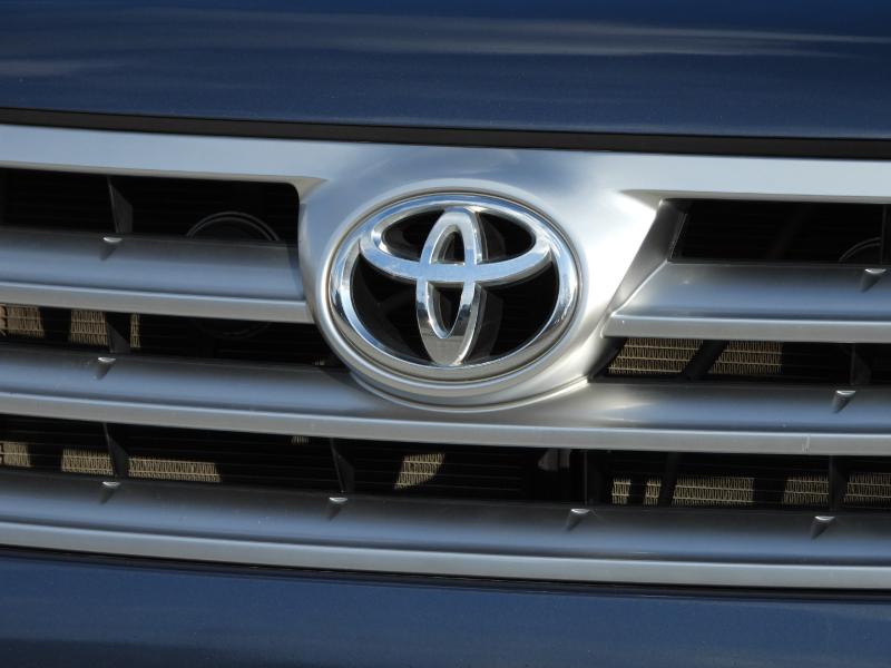 Toyota Highlander SE FWD V6 2012