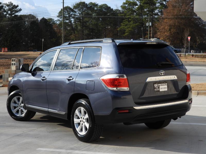 Toyota Highlander SE FWD V6 2012