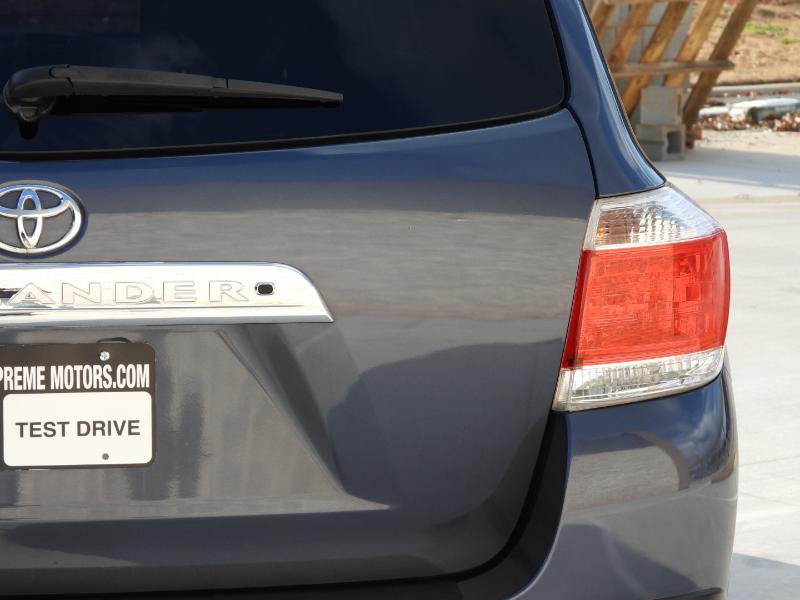 Toyota Highlander SE FWD V6 2012