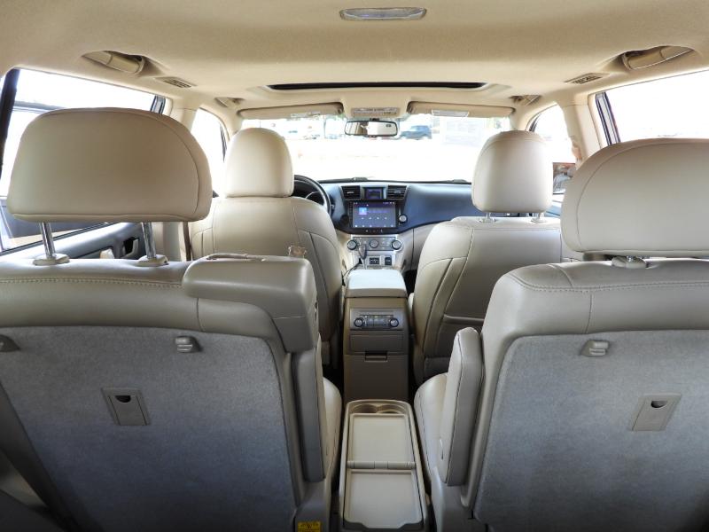 Toyota Highlander SE FWD V6 2012