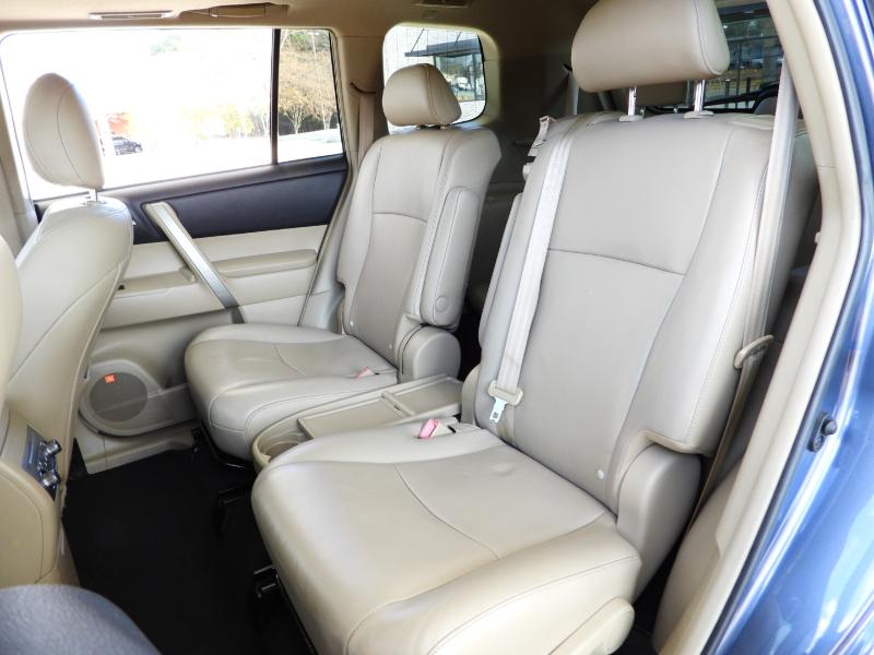 Toyota Highlander SE FWD V6 2012