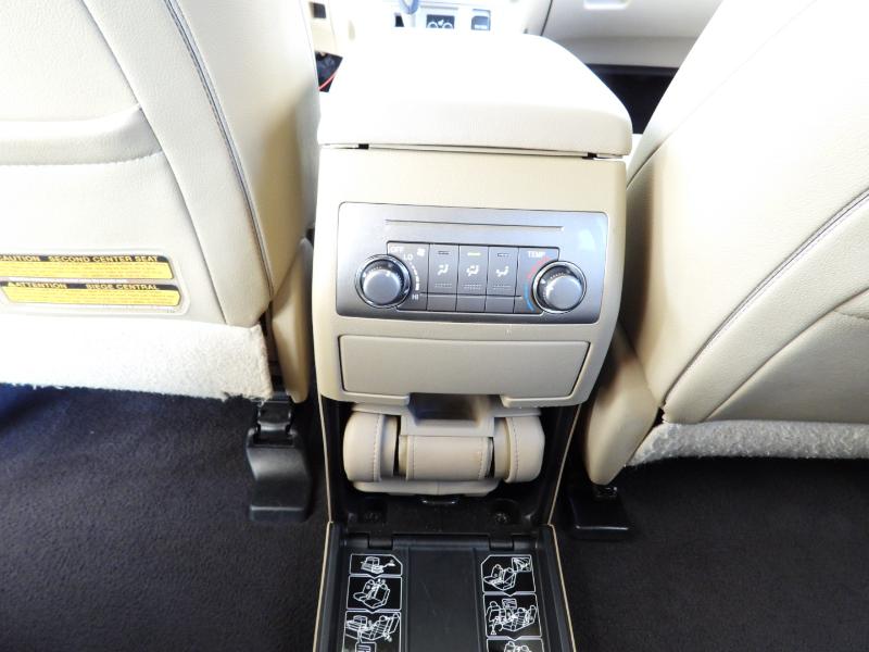 Toyota Highlander SE FWD V6 2012