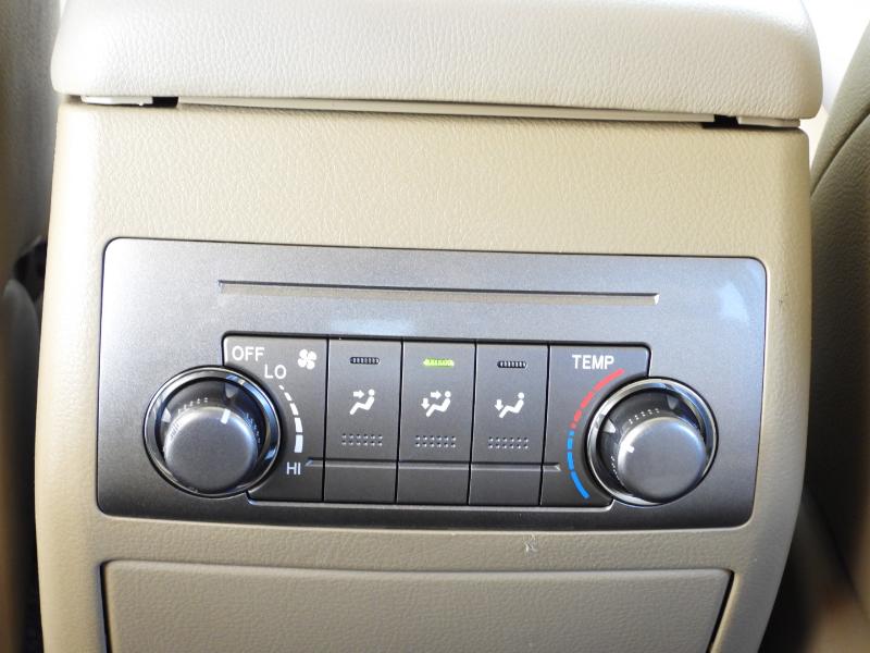 Toyota Highlander SE FWD V6 2012