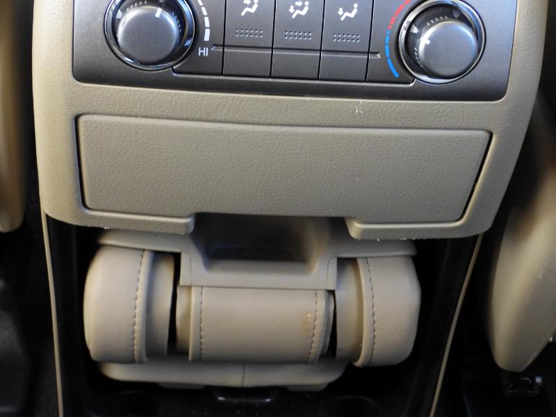 Toyota Highlander SE FWD V6 2012